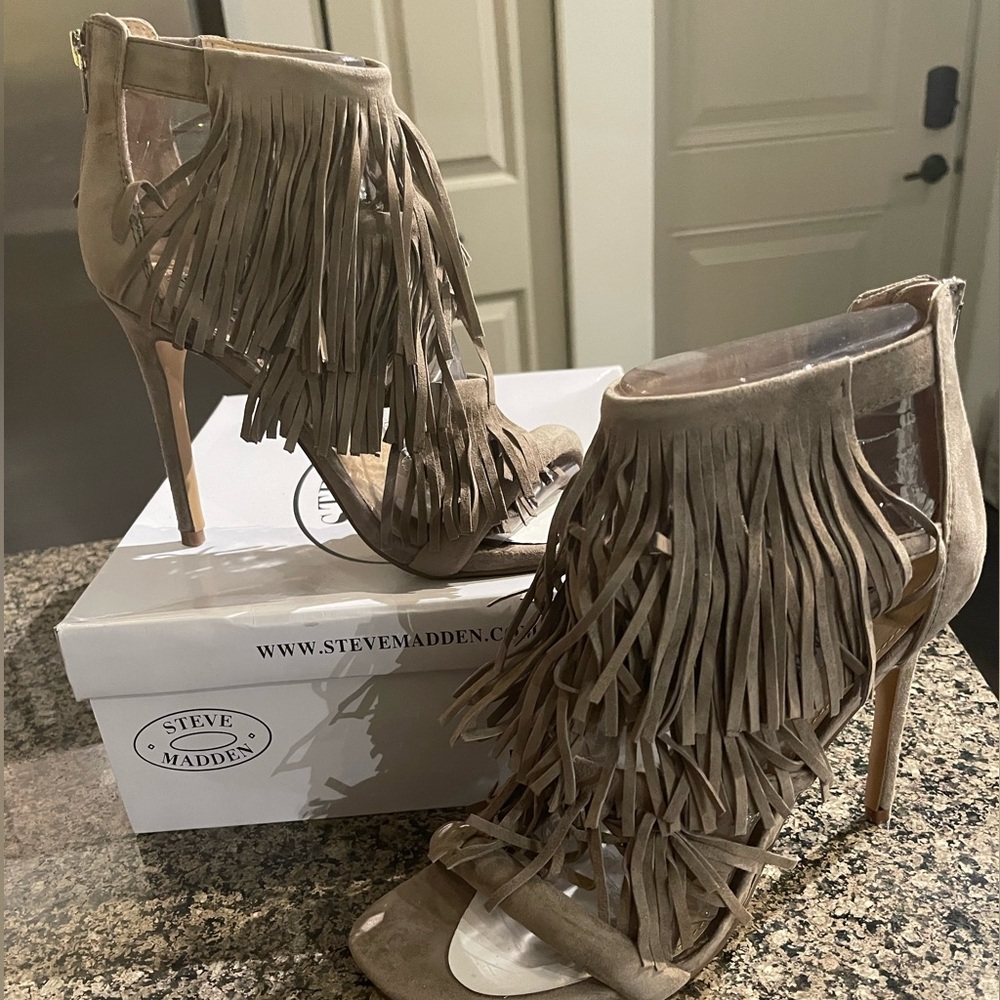 Steve Madden Fringly Taupe Heels 10